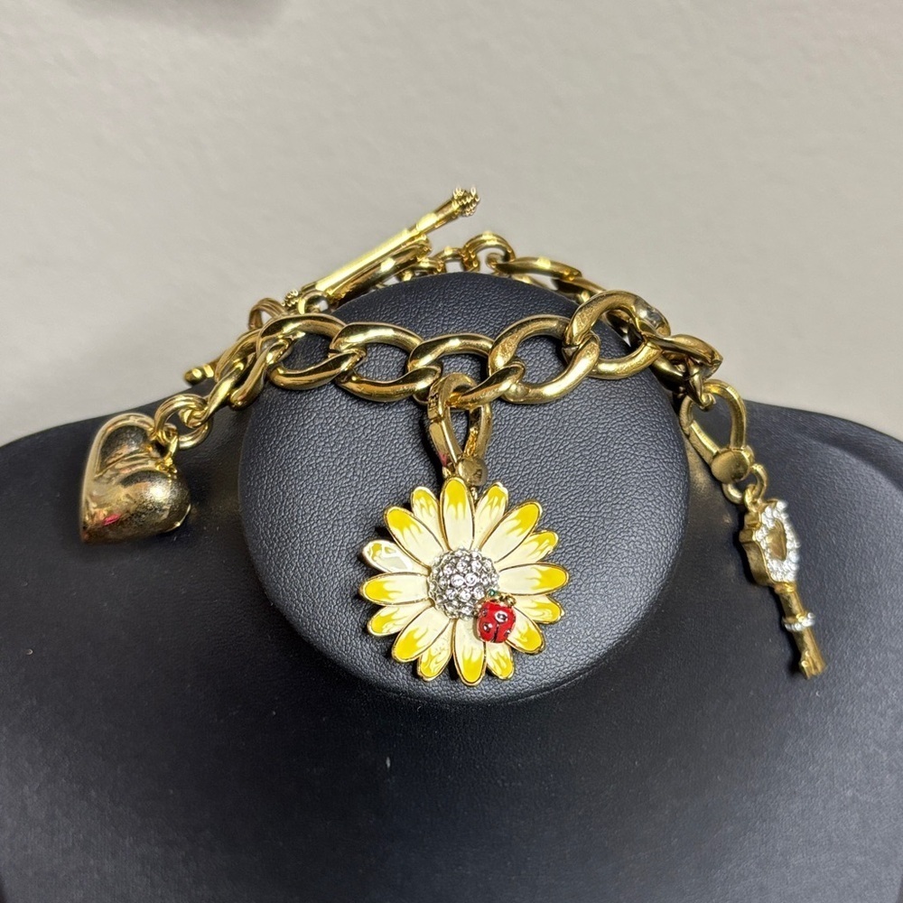 Retired Juicy Couture Daisy Lady Bug Heart Gold Tone Charm Chain Bracelet Rare